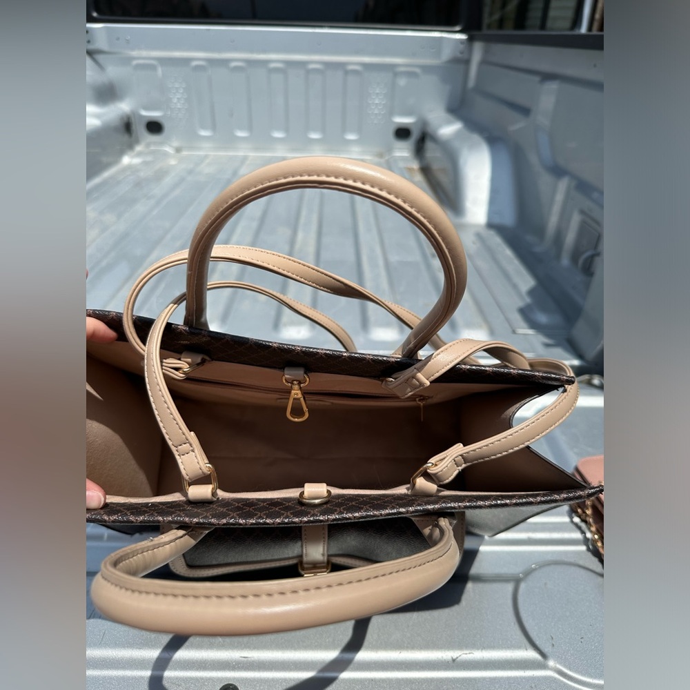 Purse - Picture 2 of 10